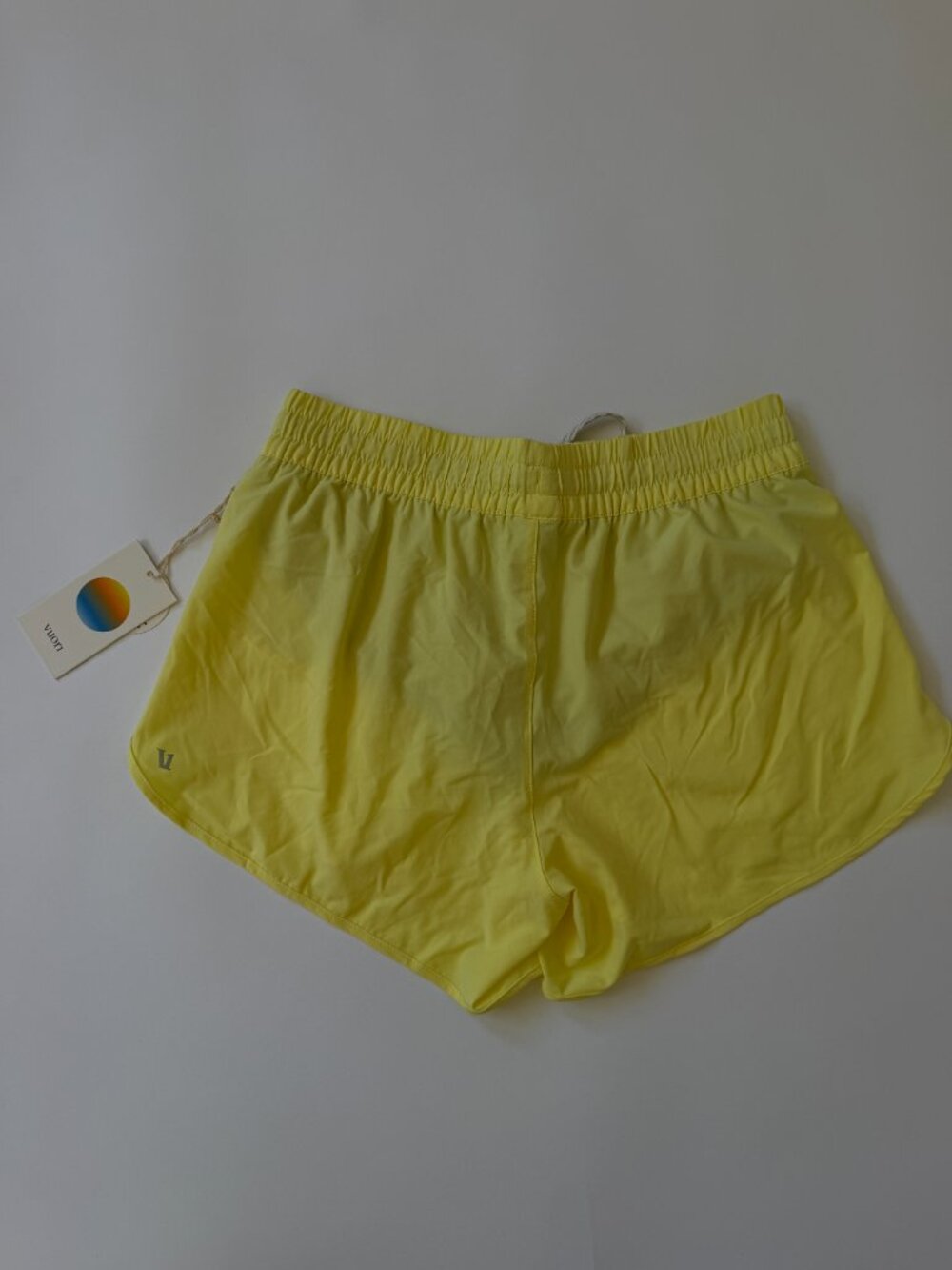 NWT Vuori Clementine 4" Short, Yellow size Medium - Picture 2 of 4